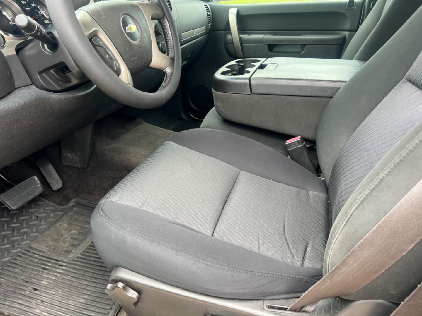 2012 White /Black Chevrolet Silverado 1500 LT (1GCRCSEAXCZ) with an 4.8 V8 engine, Automatic transmission, located at 4520 Airline Hwy, Baton Rouge, LA, 70805, (225) 357-1497, 30.509325, -91.145432 - 2012 Chevy Silverado Ext Cab LT 4.8 V8 Gas, 166K Miles, Power Windows, Locks & Mirrors, Spray In Bedliner, Tow Pkg. NO IN HOUSE FINANCING. FOR INFO PLEASE CONTACT JEFF AT 225 357-1497 CHECK OUT OUR A+ RATING WITH THE BETTER BUSINESS BUREAU WE HAVE BEEN A FAMILY OWNED AND OPERATED BUSINESS AT THE SAM - Photo#8